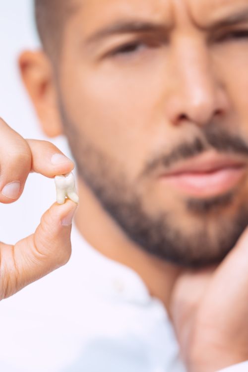 🦷 Chirurgiczne ekstrakcje zębów w Łowiczu wykonywane w znieczuleniu i z dbałością o komfort pacjenta. Skuteczne rozwiązania w trudnych przypadkach.